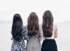 ツヤツヤのモテ髪は就活でも有効！好感度3割UPの女子のヘアケア